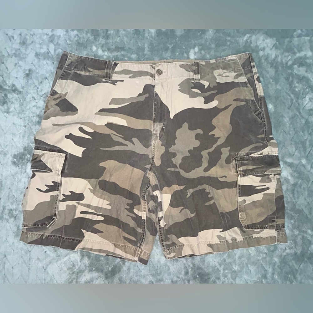 Vintage Old Navy Camo Cargo Shorts Men’s Size 46